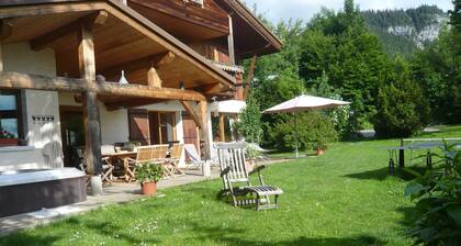 Schöne Wohnung in Chalet 2km500 la Clusaz, Garten Jacuzzi