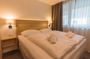 2 bedrooms, iron/ironing board, free WiFi, bed sheets - SR, Top 1 - Ap. 70m²  mit 2 SZ, Terrasse 21m² (Zell am See)