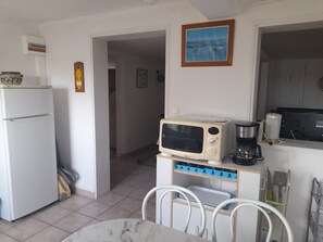 Interior - Charming T2 in Quiet Arcachon Heights - Terrace & BBQ - Walk to Shops & Beaches (Arcachon)
