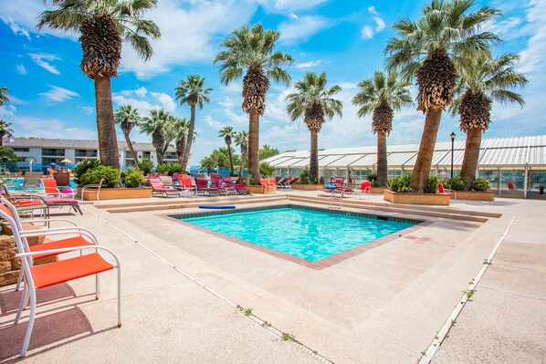 Innenpool, Außenpool