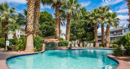 AMPLIA UNIDAD FAMILIAR EN PLANTA BAJA. ¡TODO ACCESO AL RESORT! ¡CAMINA A 6 PISCINAS Y RELÁJATE!