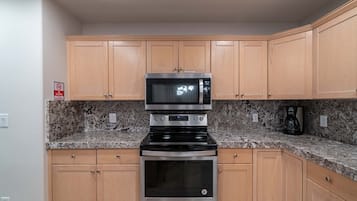 KylskÄp, mikrovÄgsugn, ugn och spishÀll