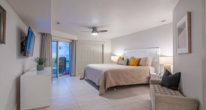 Spacious Family Condo Ground Floor, Patio, Pools & Bikes & Fun All YEAR-ROUND