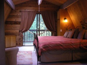 5 bedrooms, desk, iron/ironing board, free WiFi - Amazing property & Shasta views, private lake, dark skies, close to everything (Mt. Shasta)