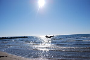 A beach with clear skies and calm water. - Pretty House with jacuzzi 200m Beach Cap / Grau d'Agde Seahorse  (Agde)