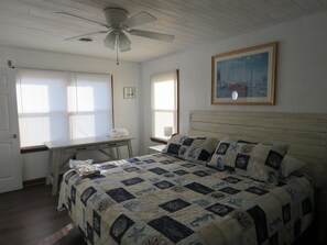 6 bedrooms, desk, iron/ironing board, travel cot