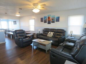 Smart TV, videogames, DVD player