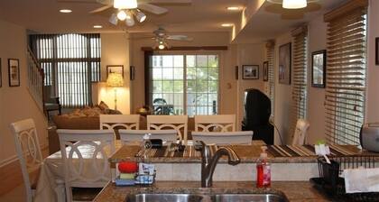Upscale Single Family Home, 2 Balconies, BackYard, Wifi, 6TV's...