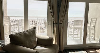 ISLAND SANDS #305- TOP FLOOR !!! BEAUTIFUL GULF FRONT VIEWS!!!