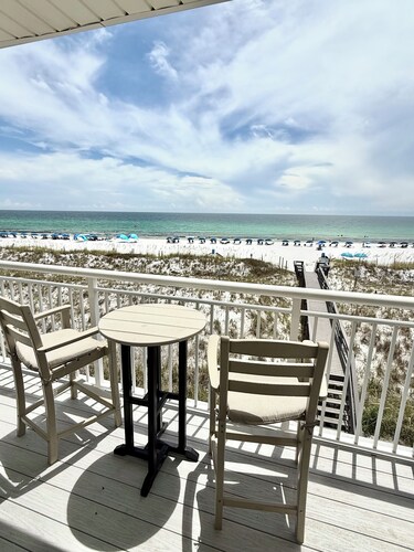 HOLIDAY SPECIAL! STAY 2 NIGHTS, GET 3RD NIGHT FREE! TOP FLOOR, GULF FRONT UNIT!