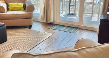 #305- TOP FLOOR, GULF FRONT! NOW BOOKING SPRING AND SUMMER! BCH SERVICE INCL.!
