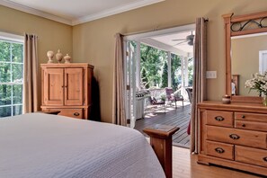 4 slaapkamers, een bureau, een strijkplank/strijkijzer, gratis wifi