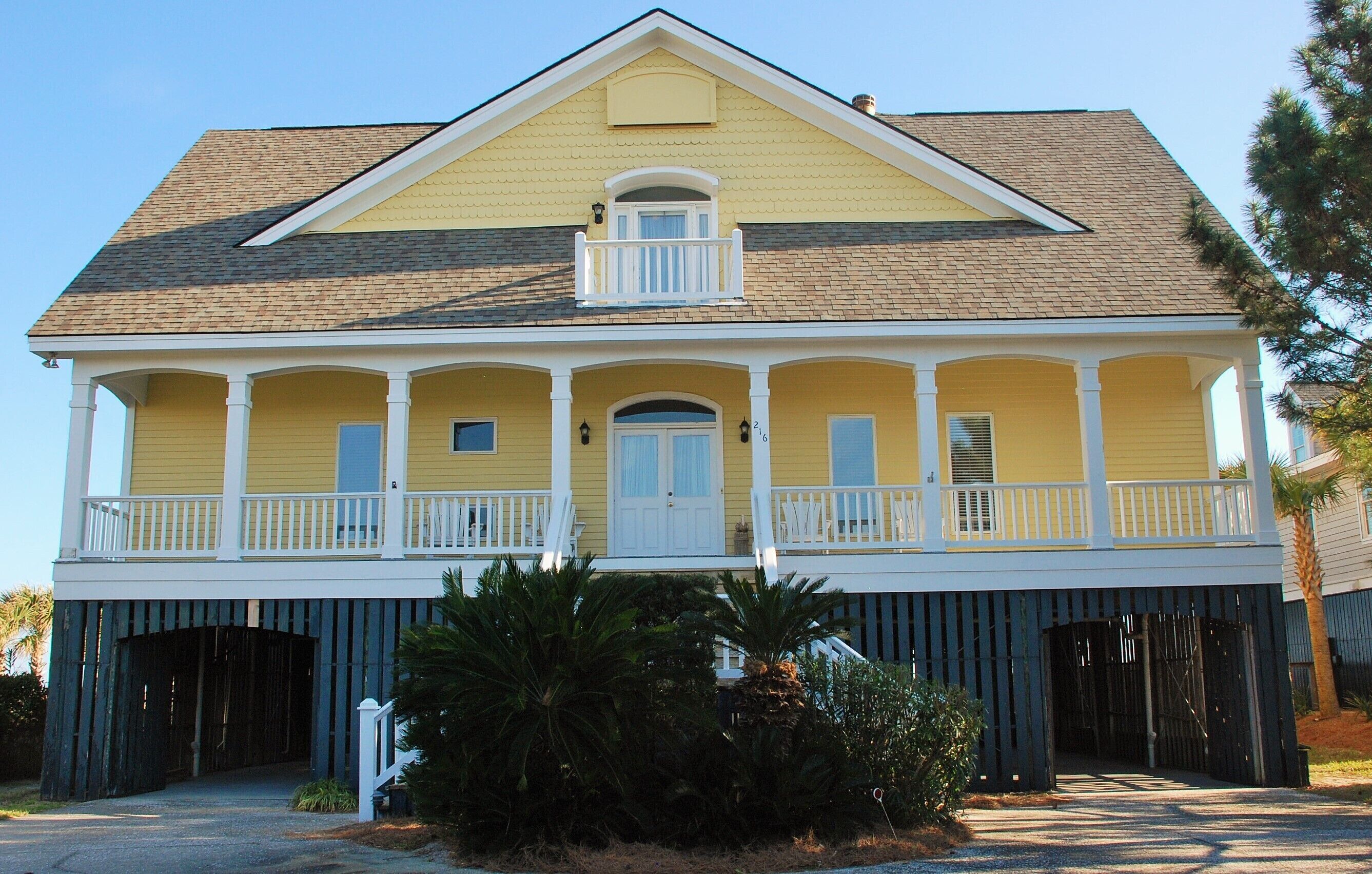 OCEANFRONT  BEACH HOUSE  SCREEN PORCH  ELEVATOR