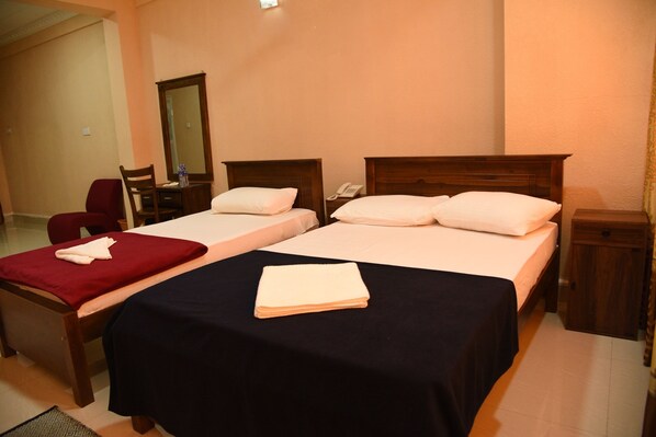 Suite familiale | 1 chambre, literie de qualité, bureau, fer et planche à repasser