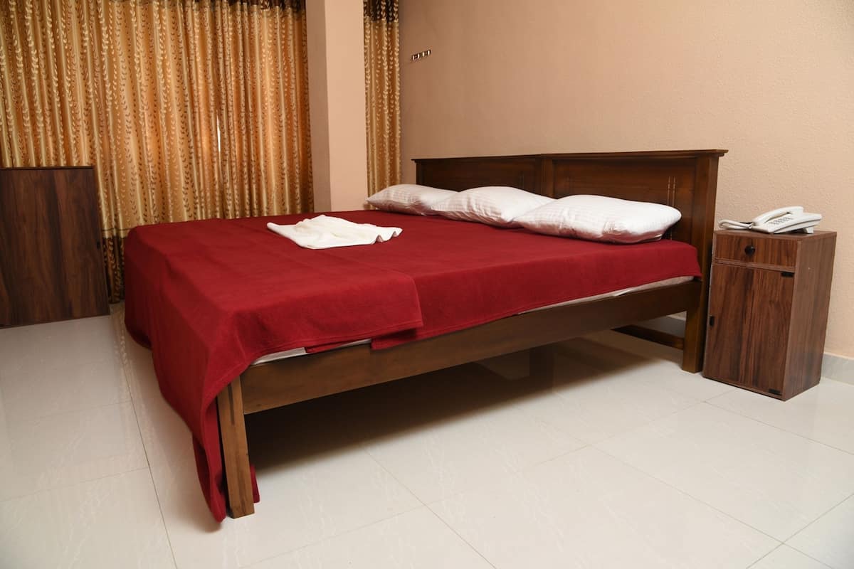 Deluxe Double Room, 1 Queen Bed | 1 bedroom, premium bedding, desk, iron/ironing board