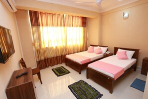 Suite familiale | 1 chambre, literie de qualité, bureau, fer et planche à repasser