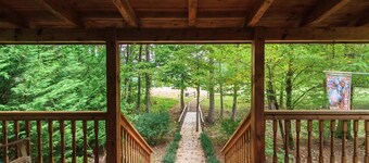 PRIVATE LOG CABIN - TROUT STREAM - 7 MIN TO GREAT SMOKY MOUNTAINS NATIONAL PARK!