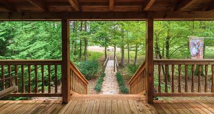 PRIVATE LOG CABIN - TROUT STREAM - 7 MIN TO GREAT SMOKY MOUNTAINS NATIONAL PARK!