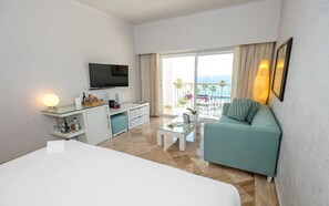 1 chambre, coffre-fort, bureau, fer et planche à repasser