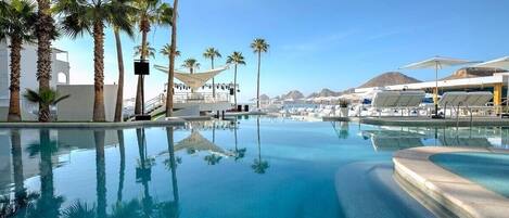 Een verwarmd zwembad