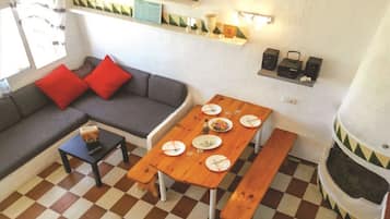 Fernseher, Kamin, Stereoanlage