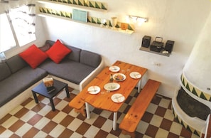 TV, caminetto, impianto stereo