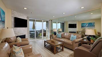 Smart TV, chimenea y tenis de mesa