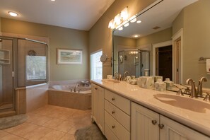 Combined shower/bathtub, hair dryer, towels - Exclusive private home in gated community across the street from the beach. (PANAMA CITY BEACH)