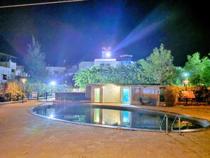 住宿正面 (夜晚)