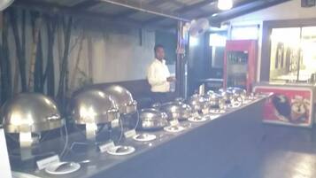 Daily buffet breakfast (INR 221 per person)