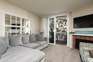 Smart-TV, Kamin, Tischfußball, Tischtennisplatte