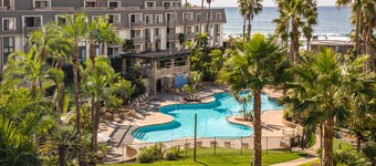 Panoramic Ocean View Penthouse Primary BR w/3 Balconies! 1,124 Sq Ft