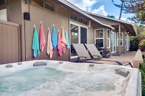Terrace/patio - Beachfront | Sunsets | Spa | Surf Spot (Haleiwa)