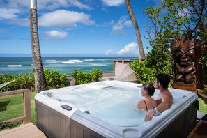 Outdoor spa tub - Beachfront | Sunsets | Spa | Surf Spot (Haleiwa)