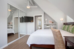 4 bedrooms, desk, iron/ironing board, travel crib
