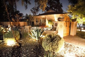 Exterior - Seq Parks-Hot Tub Fire Pit Koi Pond Outdoor Kitch (Visalia)