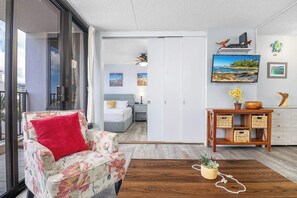 TV - 7FL Remodeled, Close to Beach & Dining w/ Parking (Honolulu)