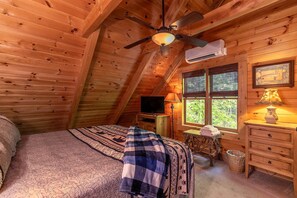 3 bedrooms, iron/ironing board, free WiFi, bed sheets - St Johns Ridge - Heart of Valle Crucis - Hot Tub- Firepit - River and Mountain Views (Sugar Grove)