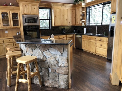  Custom Luxury Home W / Hot Tub & biljardipöytä  