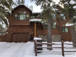 Exterior -  5-Star Custom Luxury Home With Hot Tub & Pool Table with easy winter access. (South Lake Tahoe)