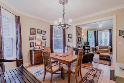 Excelente ubicación, hermoso vecindario amigable de Andersonville