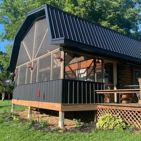 Exterior. Relax on the River and Enjoy Southeast Iowa's Beauty