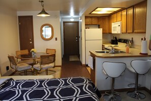 1 habitación, camas con efecto memoria y wifi gratis 