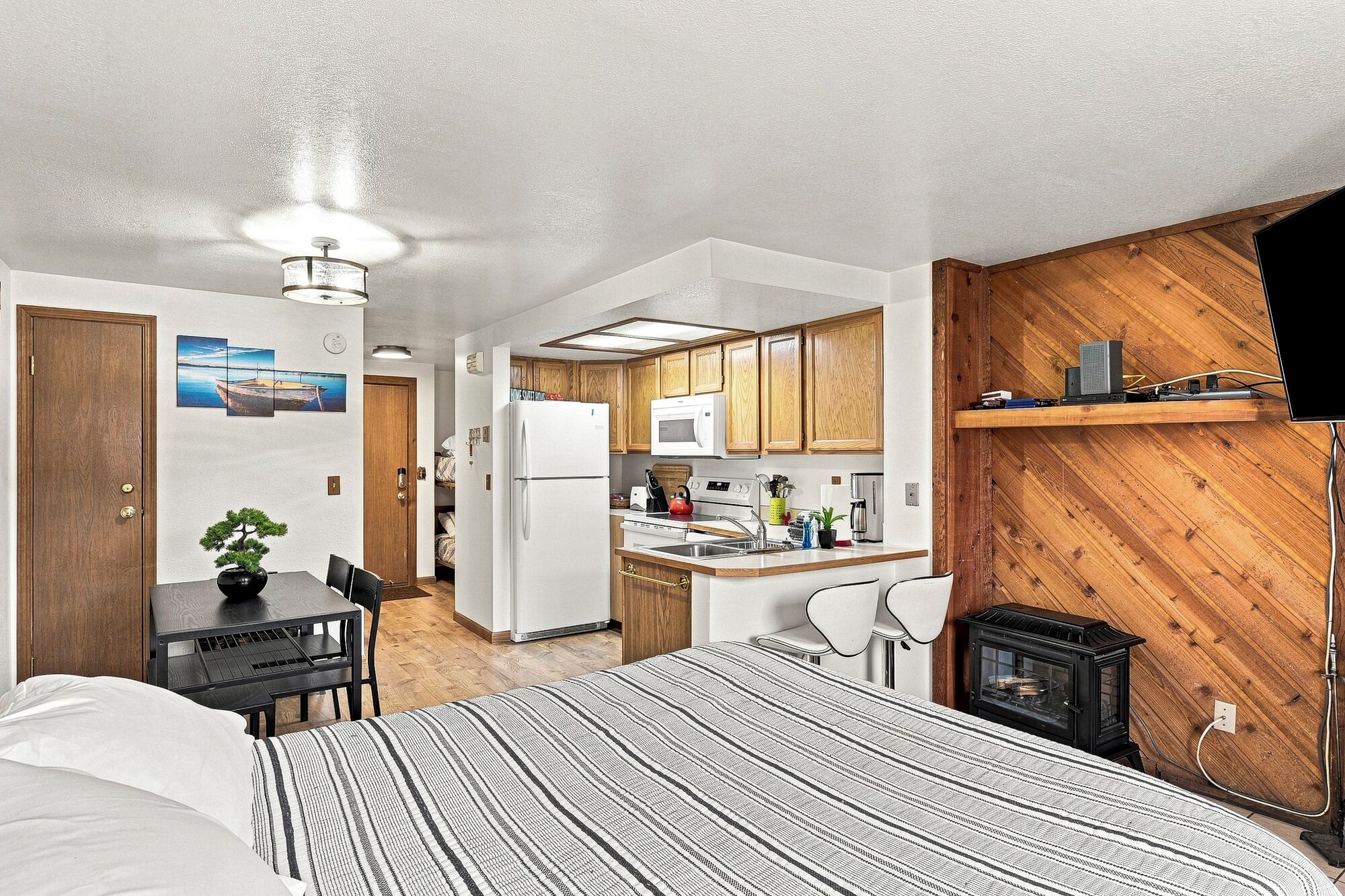 1 bedroom, memory foam beds, WiFi (free)