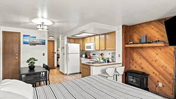 1 bedroom, memory foam beds, WiFi (free)
