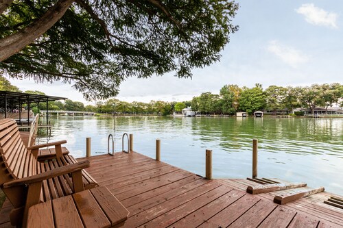 McQueeney is Full! Lakefront on the Guadalupe River: Cypress Breeze Guesthouse