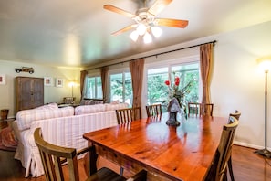 Dining - McQueeney is Full! Lakefront on the Guadalupe River: Cypress Breeze Guesthouse (McQueeney)