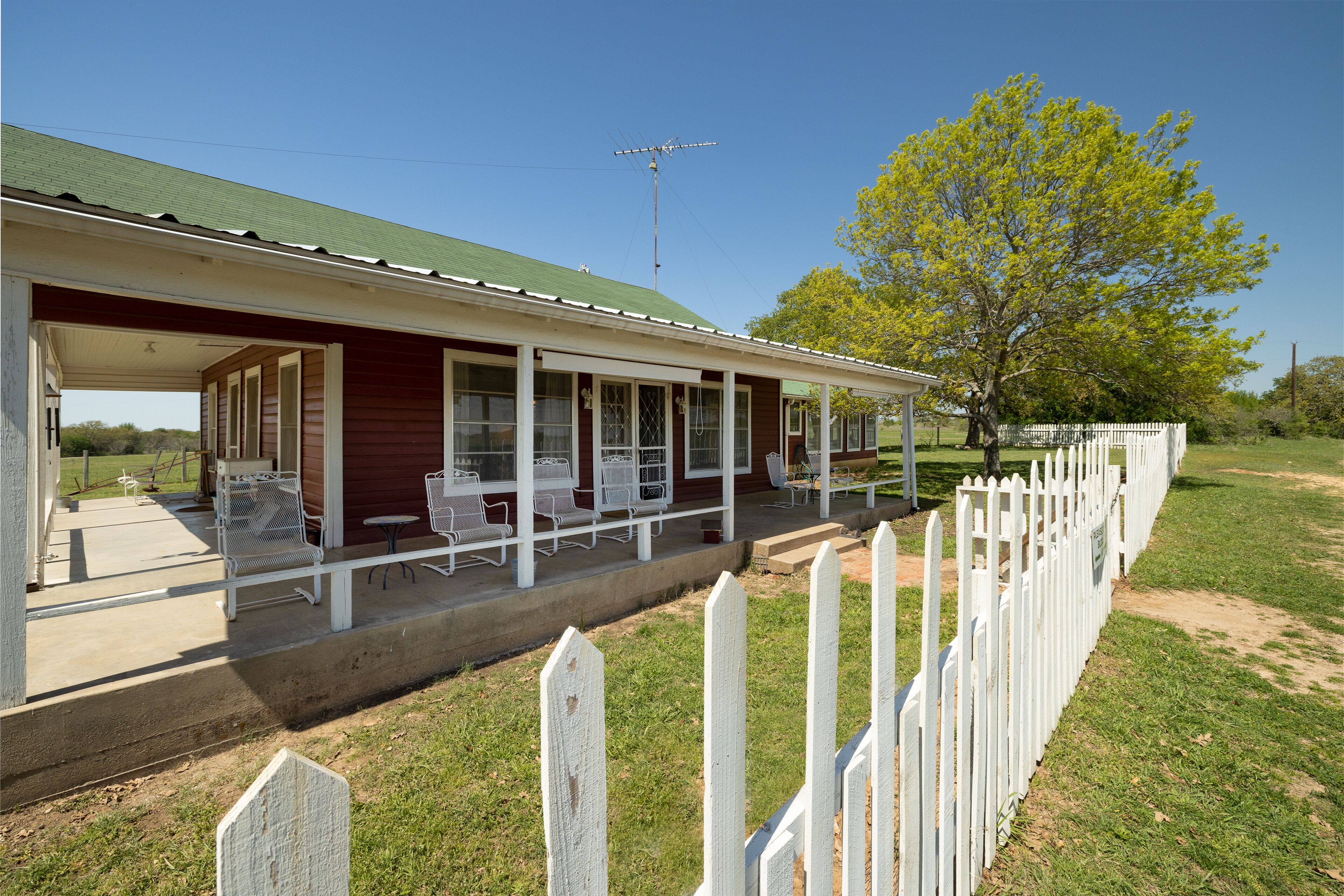 Stay on a 350-acre Cattle Ranch! Brazos River! Tubing! Petting zoo!