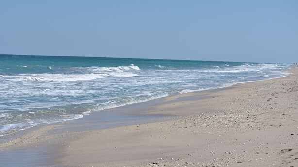 A beach with a sandy shore and calm waves. - Beautiful 3 bed 2 bath, Heated Pool, Minutes from the Ocean (Sebastian)
