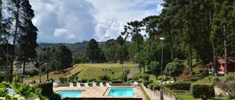 Alberca al aire libre por temporada